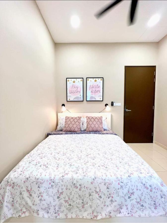 Faridz Homestay At Myra Saujana Kampong Simpang Empat Экстерьер фото