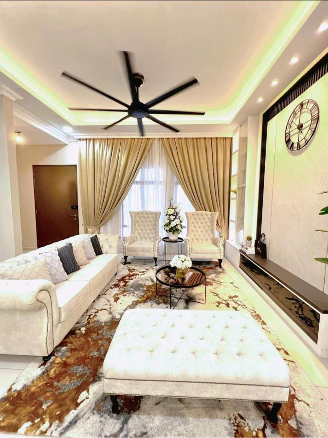 Faridz Homestay At Myra Saujana Kampong Simpang Empat Экстерьер фото